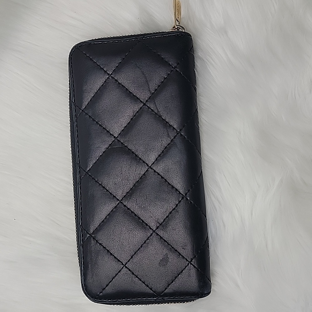 MICHAEL KORS Hamilton Black‎ Quilted Leather Gold Tone Logo Zip Around Wallet - Picture 2 of 14